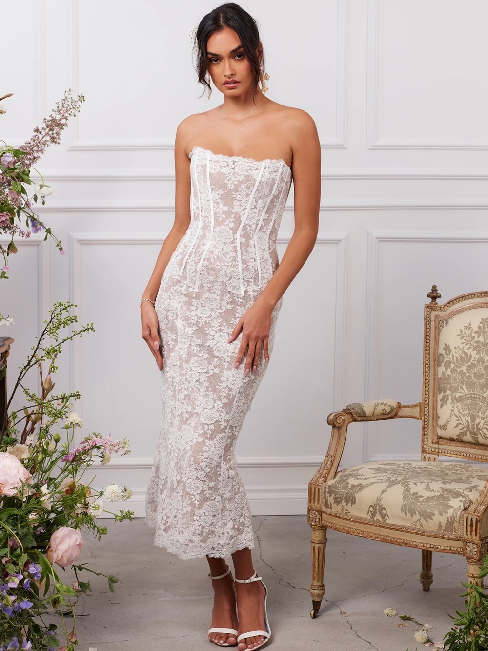 V. Chapman Capulet Dress in White Chantilly Lace in Size 2